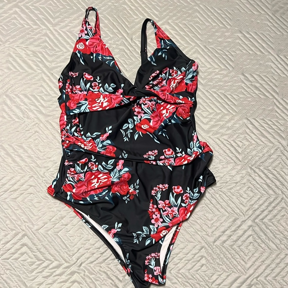 Women’s large one piece with tummy camouflage and crisscross bust support